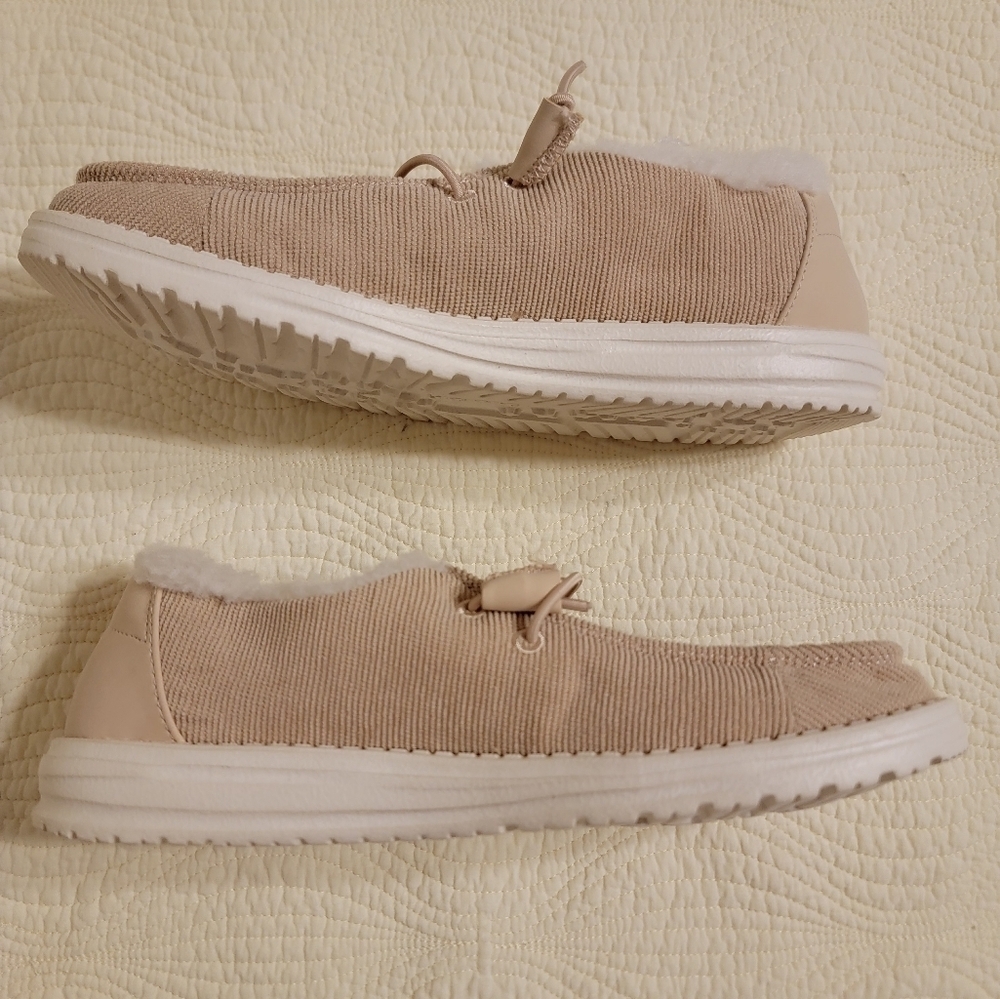 NWT Hey Dude Ladies Wendy Slip On Sneaker - Picture 7 of 10